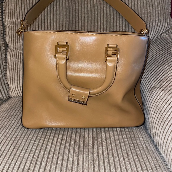 Authentic FENDI Vitello Glacier Medium FF Tote in Nocciola🤩 EXCELLENT CONDITION - Picture 2 of 7